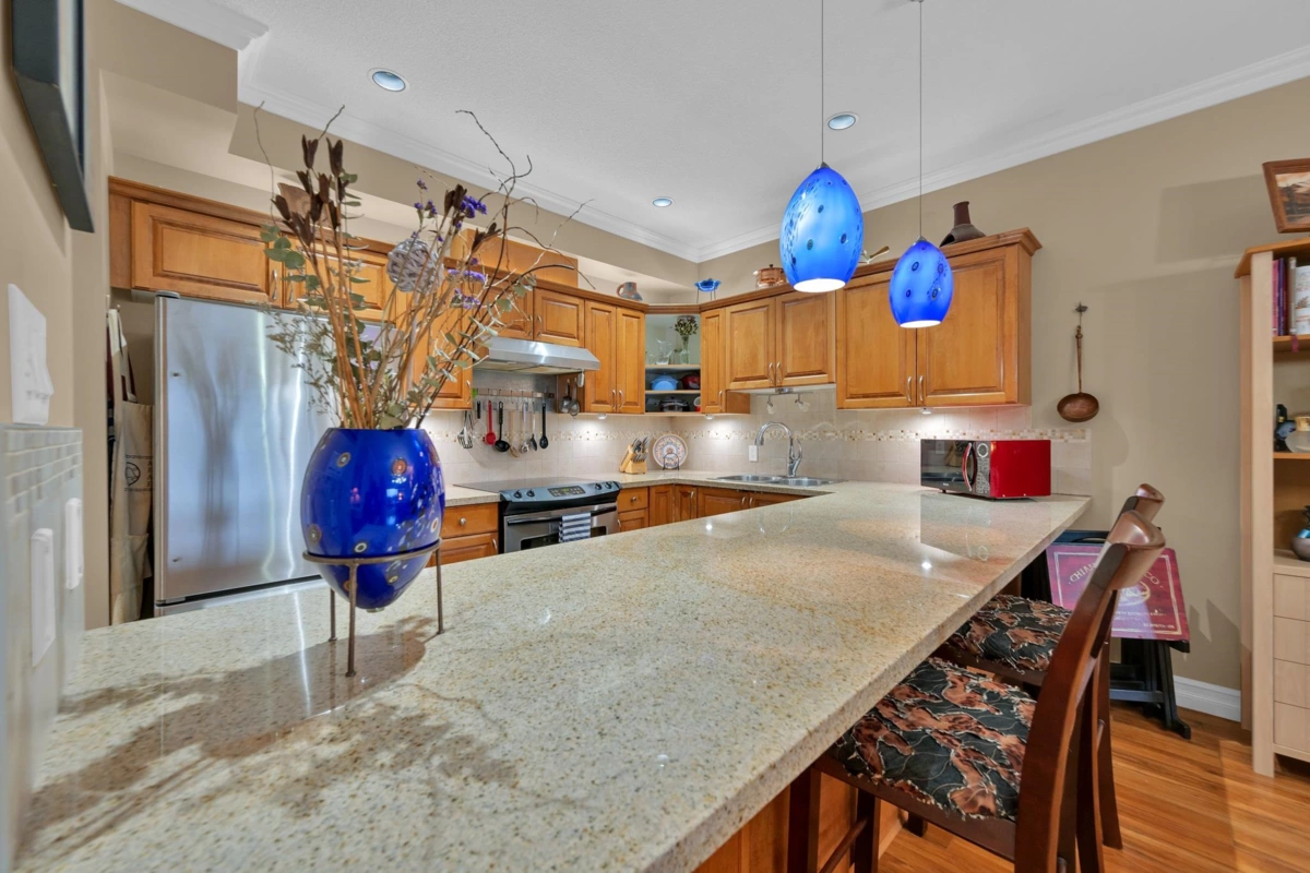 Primary Bathroom Photo of 205 33755 7 Avenue, Mission, BC