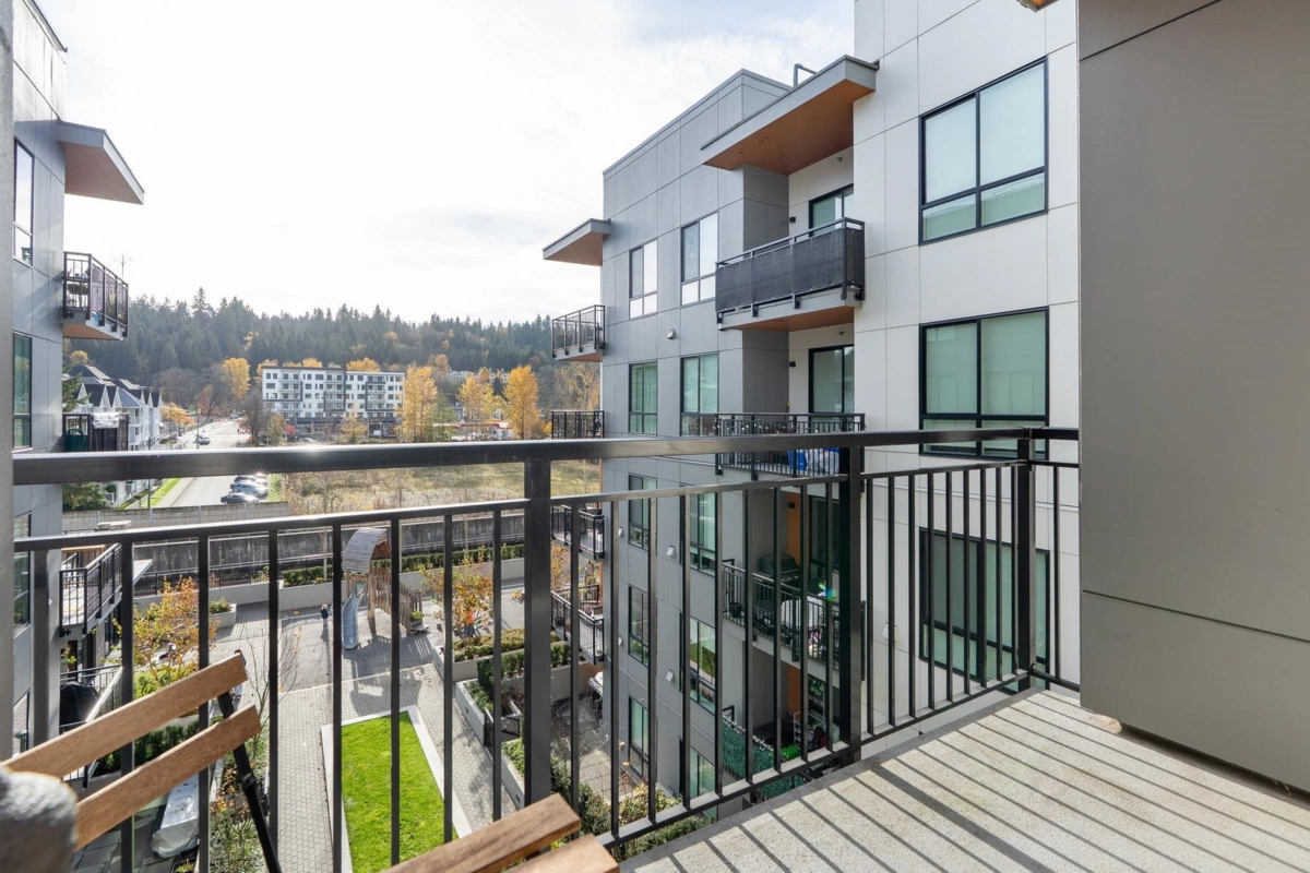 Hallway Photo of 527 3131 Murray Street, Port Moody, BC