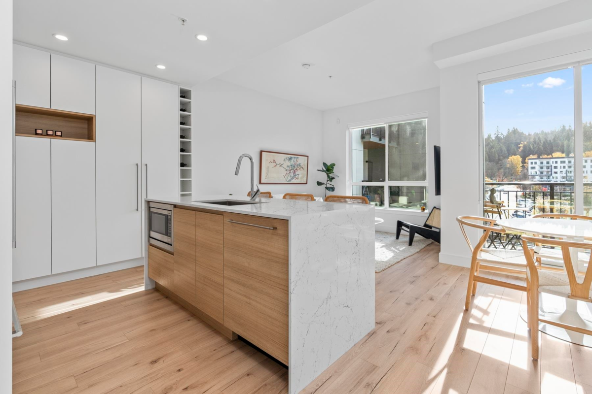 Kitchen Island Photo of 527 3131 Murray Street, Port Moody, BC
