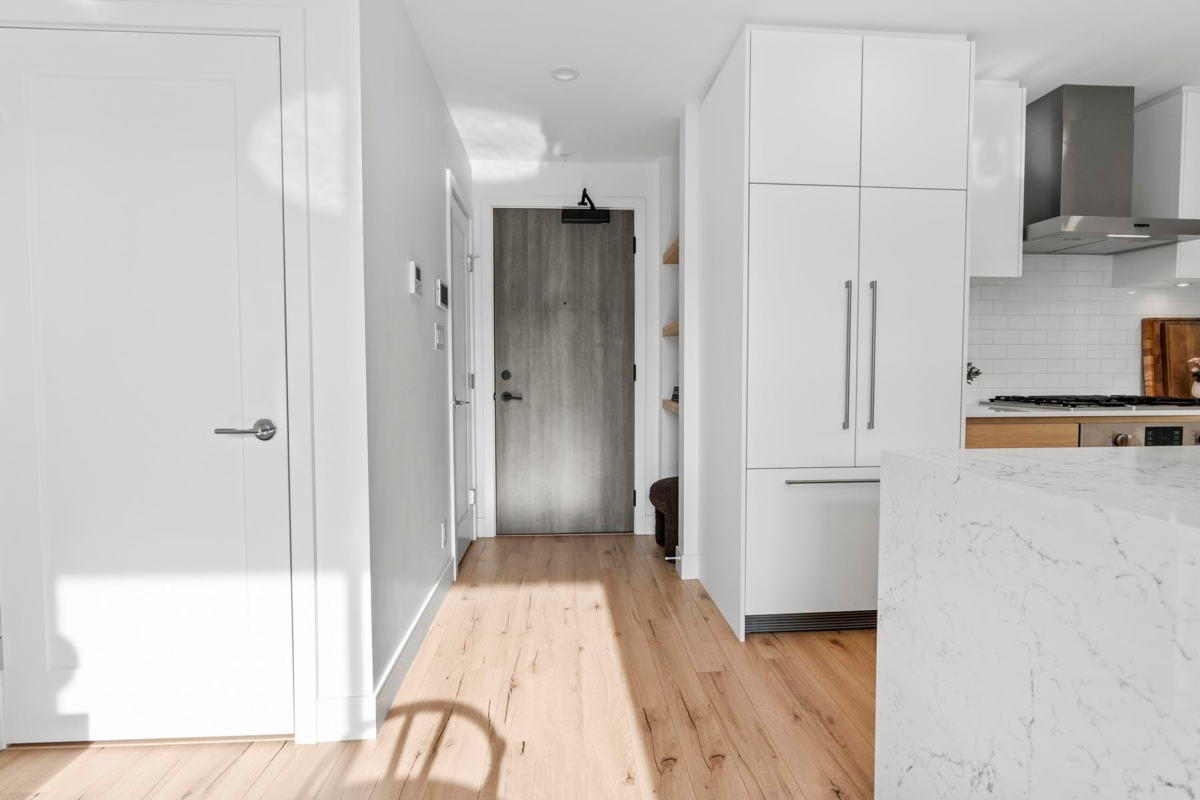 Living Room Photo of 527 3131 Murray Street, Port Moody, BC