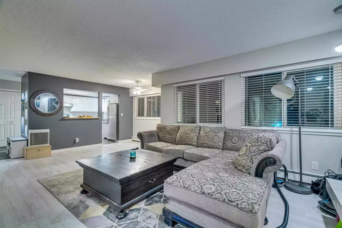 Breakfast Nook Photo of 207 1381 Martin Street, White Rock, BC