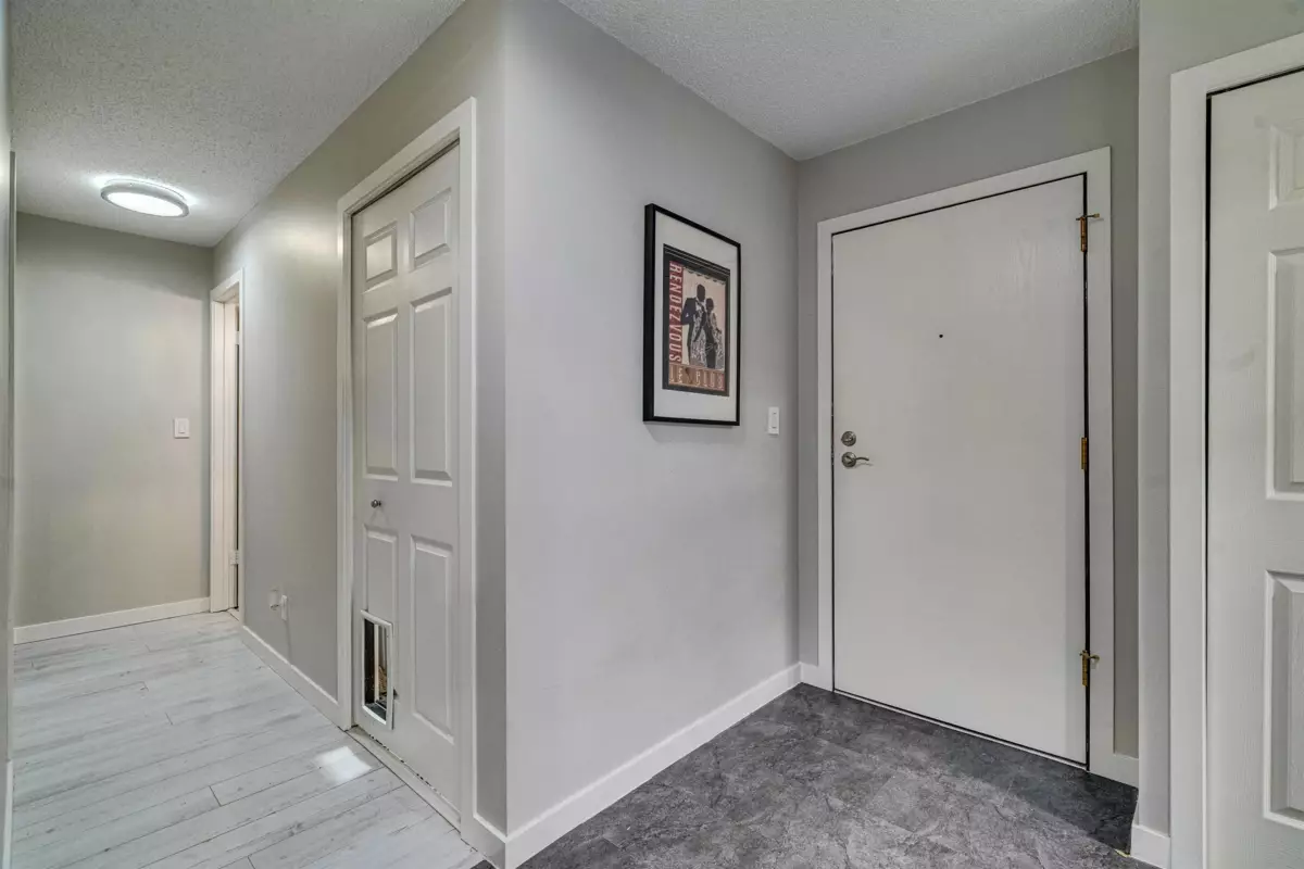 Dining Area Photo of 207 1381 Martin Street, White Rock, BC