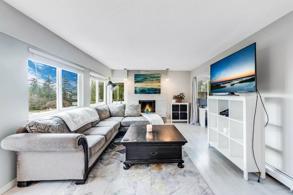 Exterior Front Photo of 207 1381 Martin Street, White Rock, BC