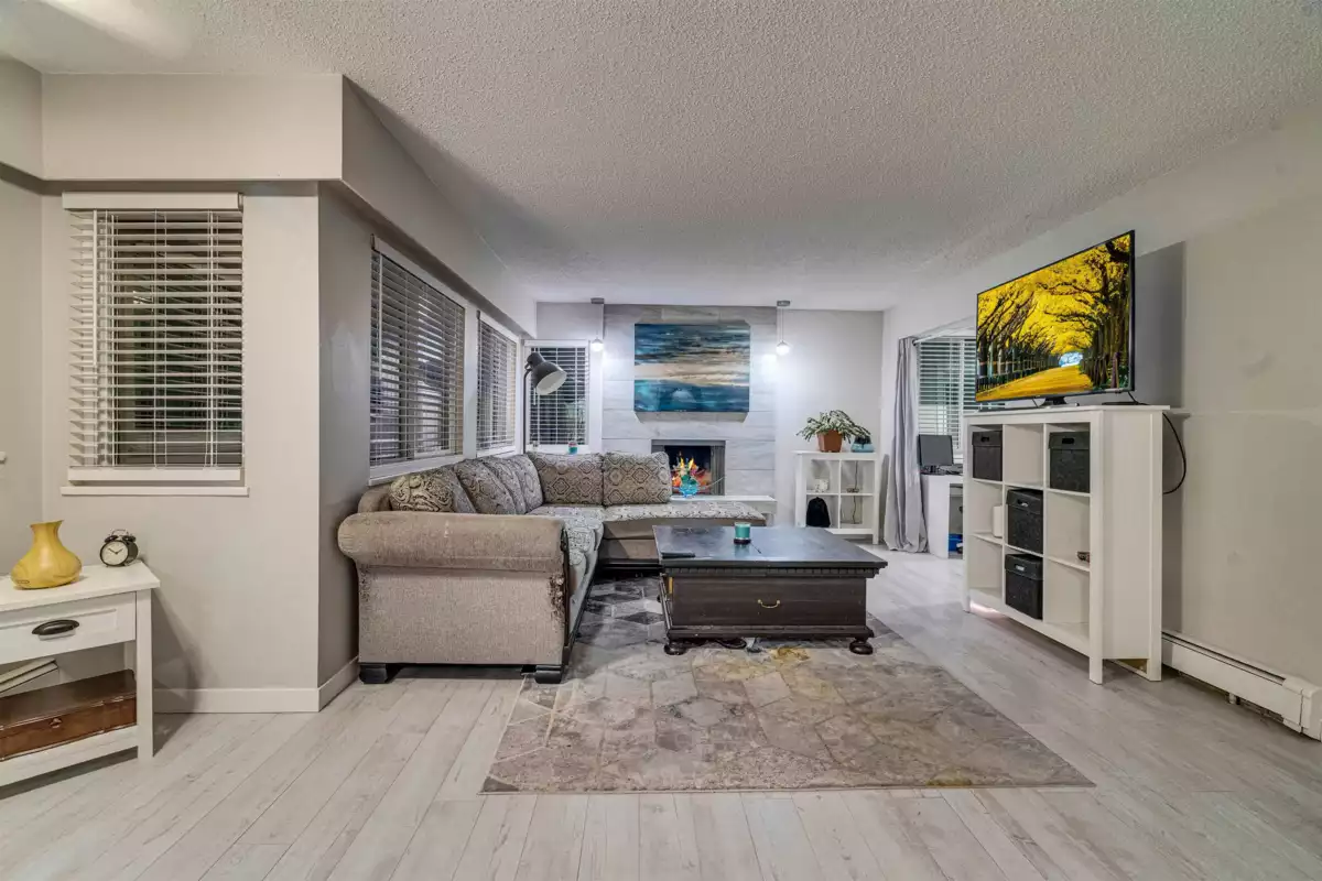 Kitchen Photo of 207 1381 Martin Street, White Rock, BC