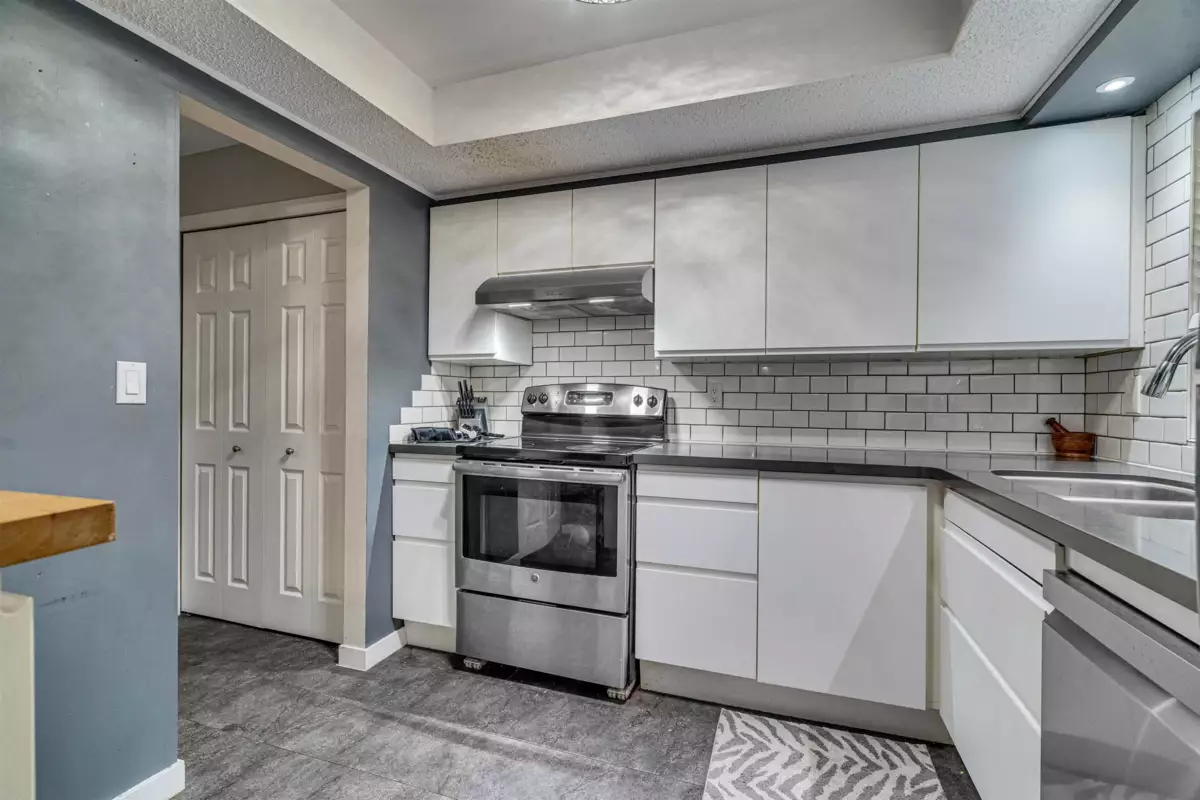 Primary Bathroom Photo of 207 1381 Martin Street, White Rock, BC