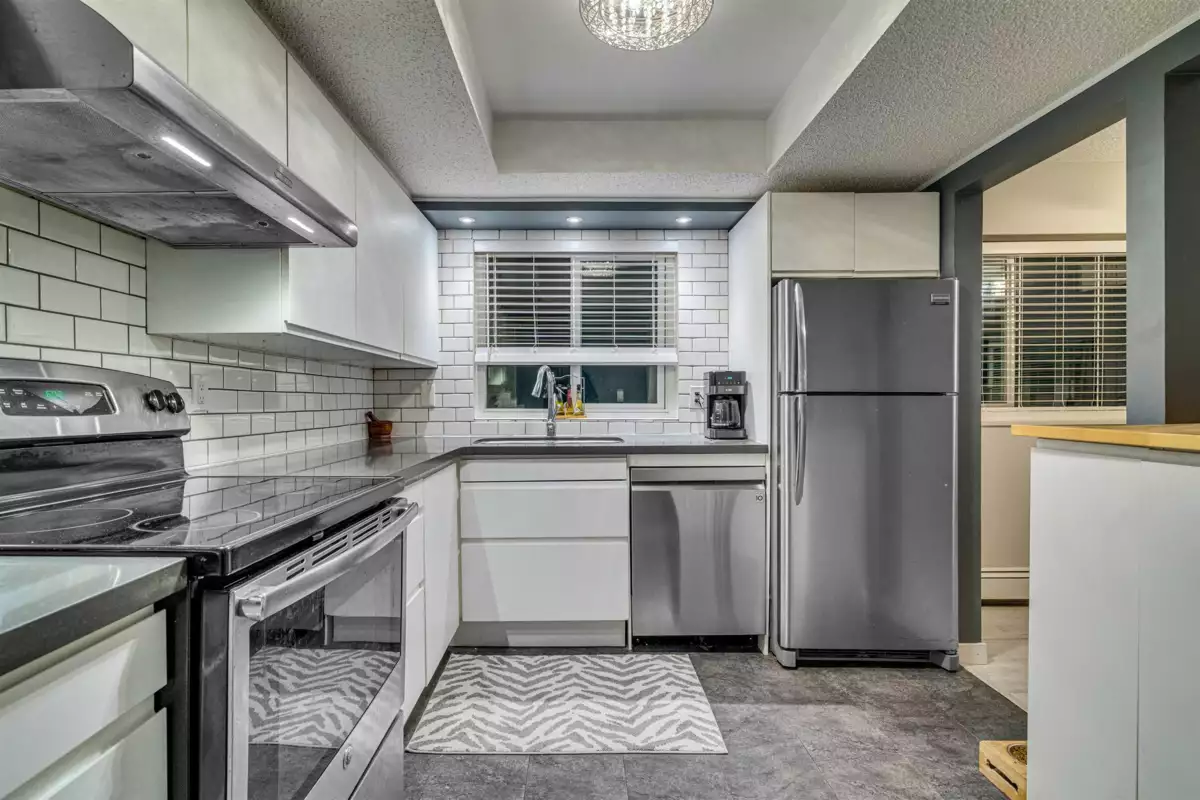 Walk-In Closet Photo of 207 1381 Martin Street, White Rock, BC