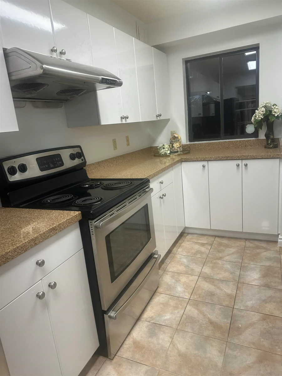 Living Room Photo of 207 1080 Broughton Street, Vancouver, BC