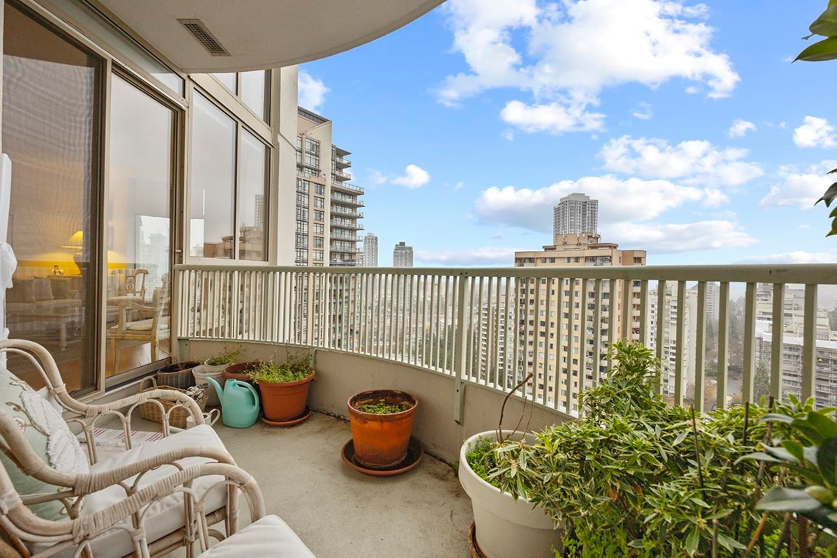 Front Yard Photo of 2302 6188 Patterson Avenue, Burnaby, BC