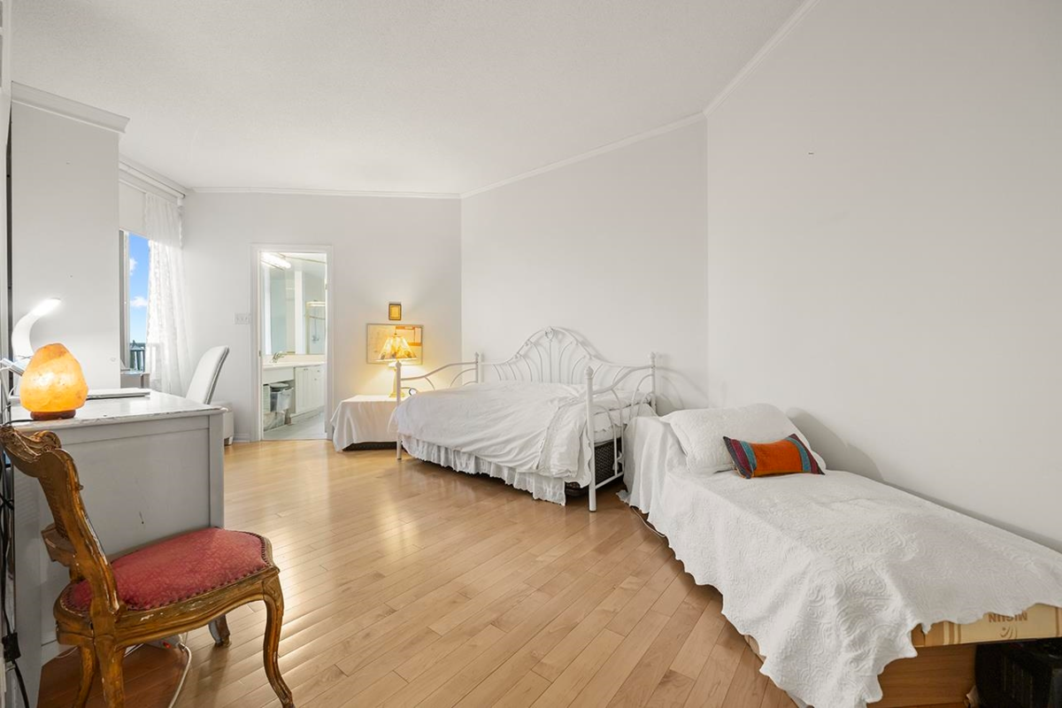 Hallway Photo of 2302 6188 Patterson Avenue, Burnaby, BC