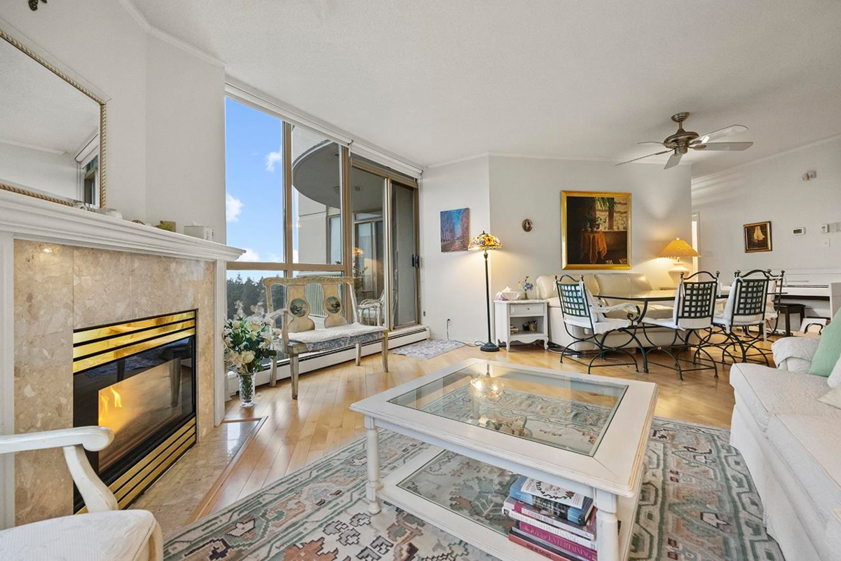 Powder Room Photo of 2302 6188 Patterson Avenue, Burnaby, BC