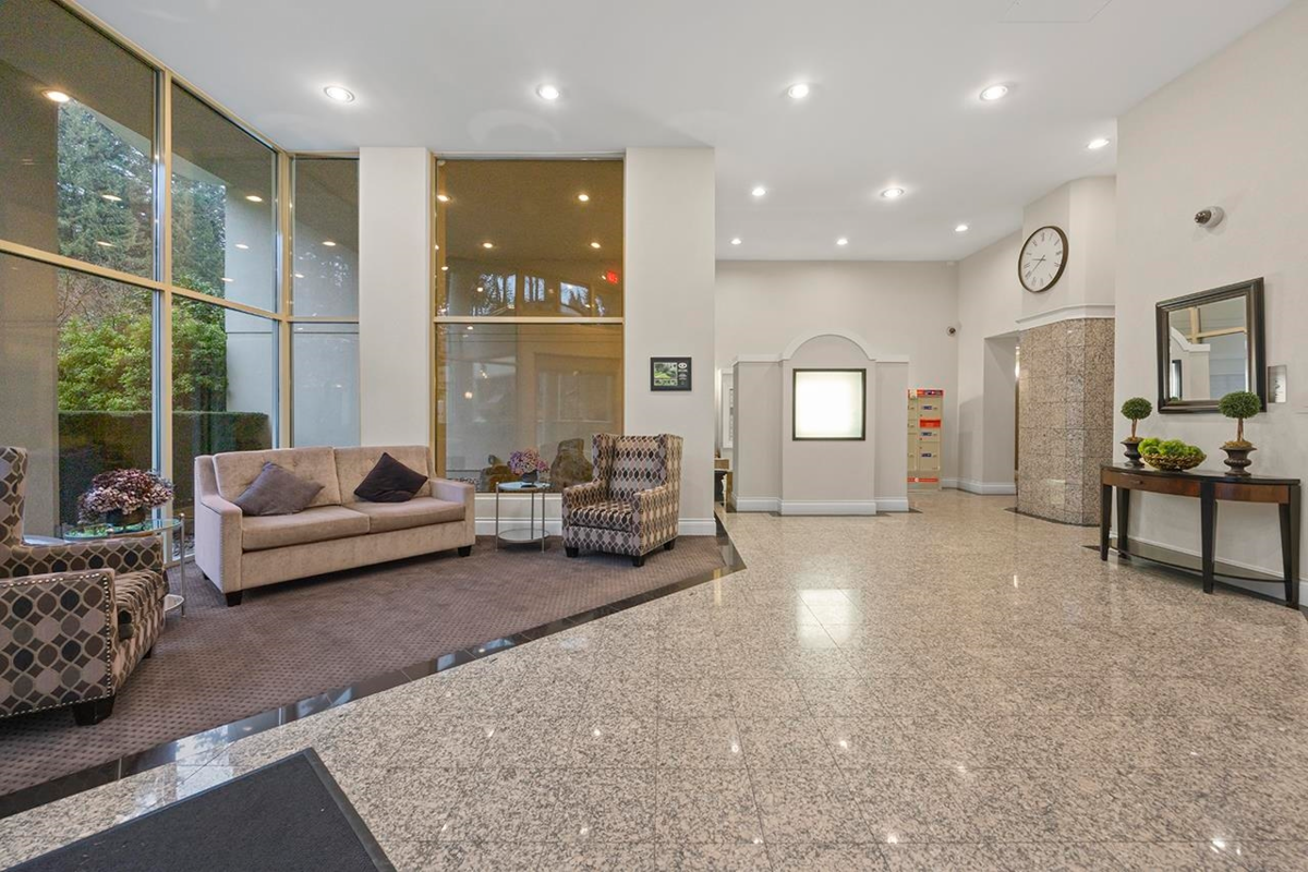 Walk-In Closet Photo of 2302 6188 Patterson Avenue, Burnaby, BC