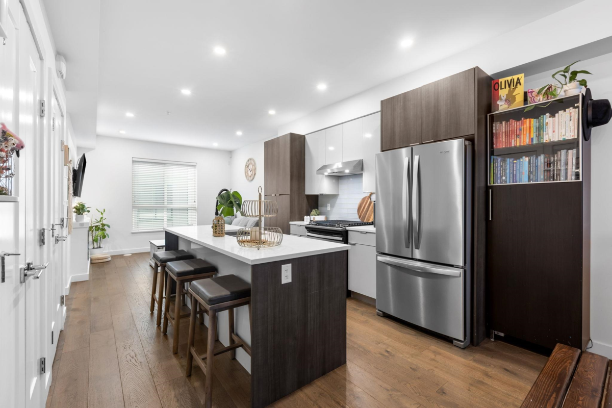 Family Room Photo of 18 19789 55 Avenue, Langley, BC