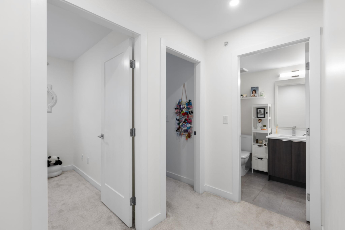 Laundry Room Photo of 18 19789 55 Avenue, Langley, BC