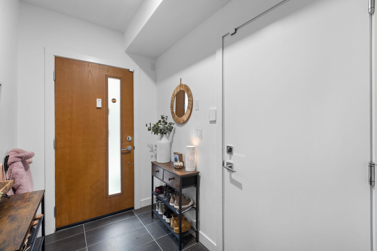 Living Room Photo of 18 19789 55 Avenue, Langley, BC