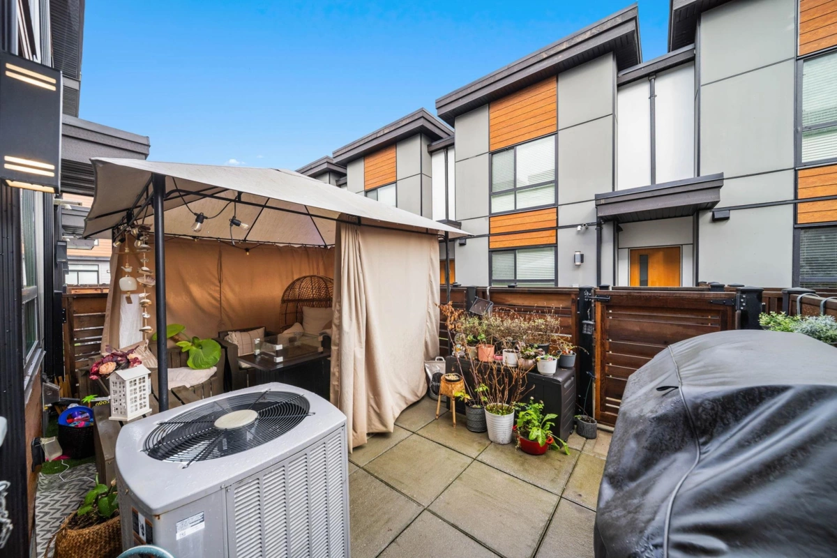 Swimming Pool Photo of 18 19789 55 Avenue, Langley, BC