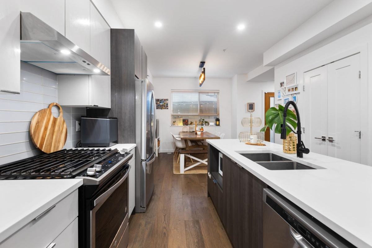 Walk-In Closet Photo of 18 19789 55 Avenue, Langley, BC