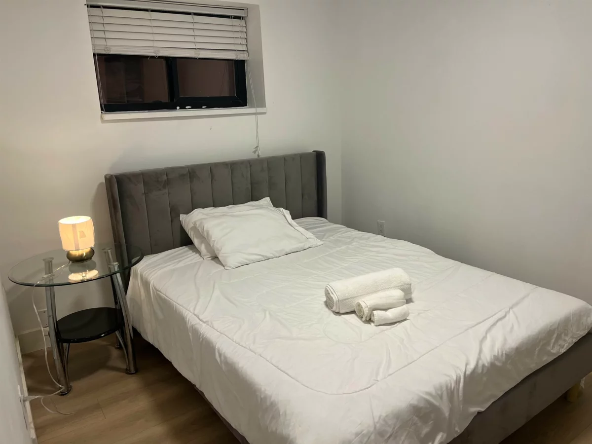 Entry Foyer Photo of 7622 147a Street, Surrey, BC