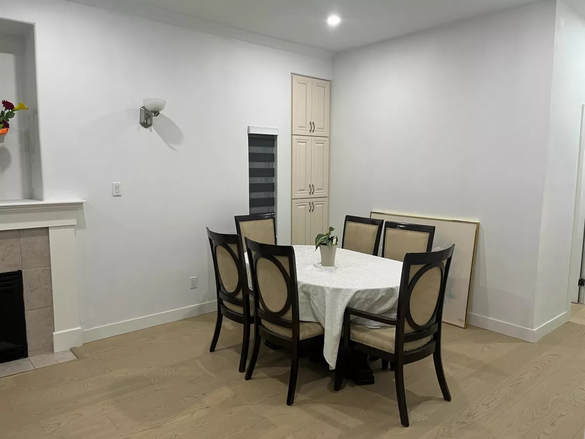 Kitchen Island Photo of 7622 147a Street, Surrey, BC