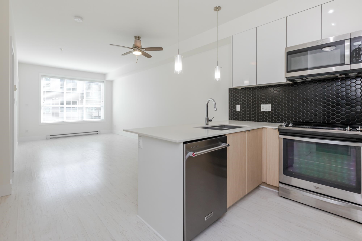 Kitchen Photo of 213 6468 195a Street, Surrey, BC