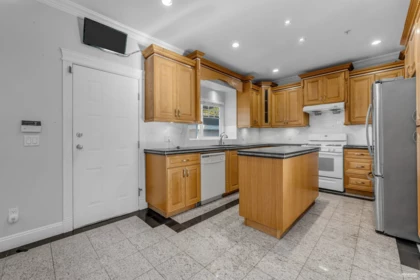 Kitchen Island Photo of 3311 E 44th Avenue, Vancouver, BC