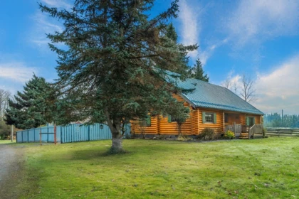 Family Room Photo of 188 240 Street, Langley, BC