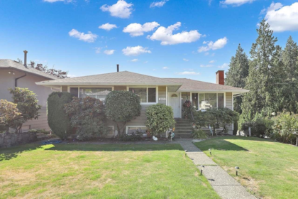 203 E 26th Street, North Vancouver, BC