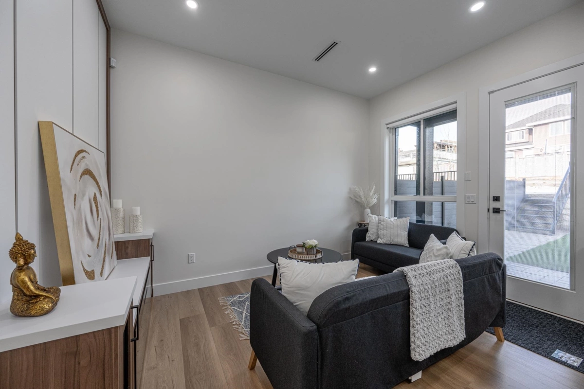 Hallway Photo of 103 1149 Dansey Avenue, Coquitlam, BC