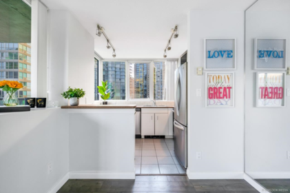 Kitchen Island Photo of 1806 588 Broughton Street, Vancouver, BC