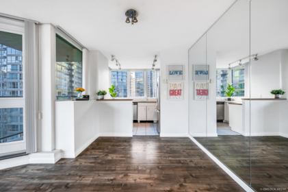 Kitchen Photo of 1806 588 Broughton Street, Vancouver, BC