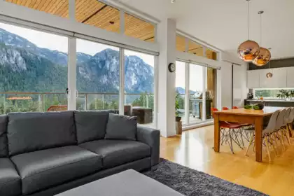 38555 Sky Pilot Drive, Squamish, BC, Squamish — Single Family Residence for sale