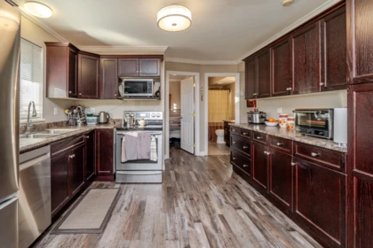 Basement Recreation Room Photo of 34732 7 Avenue, Abbotsford, BC