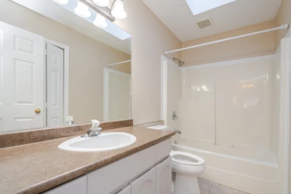 Powder Room Photo of 34732 7 Avenue, Abbotsford, BC