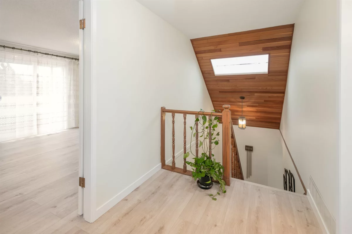 Hallway Photo of 7720 No. 1 Road, Richmond, BC