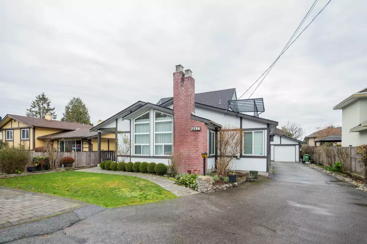 Living Room Photo of 7720 No. 1 Road, Richmond, BC