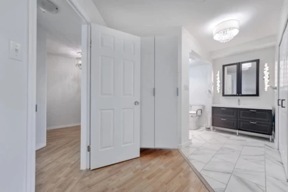 Primary Bathroom Photo of 103 22241 Selkirk Avenue, Maple Ridge, BC