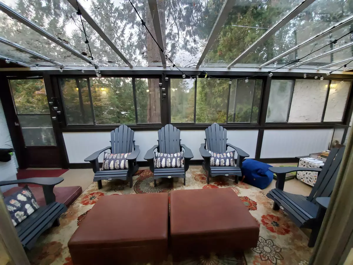 Breakfast Nook Photo of 25855 112 Avenue, Maple Ridge, BC