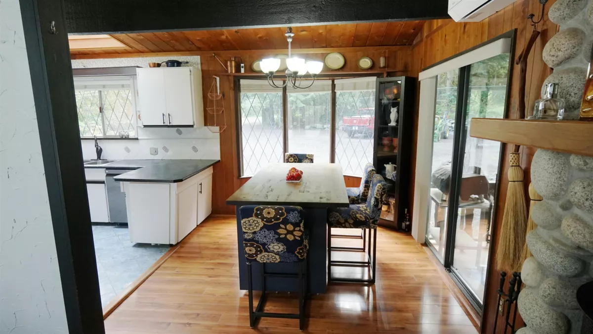 Family Room Photo of 25855 112 Avenue, Maple Ridge, BC