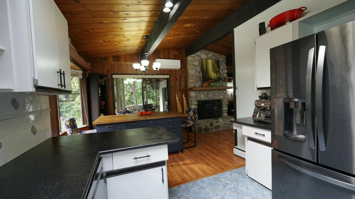 Living Room Photo of 25855 112 Avenue, Maple Ridge, BC