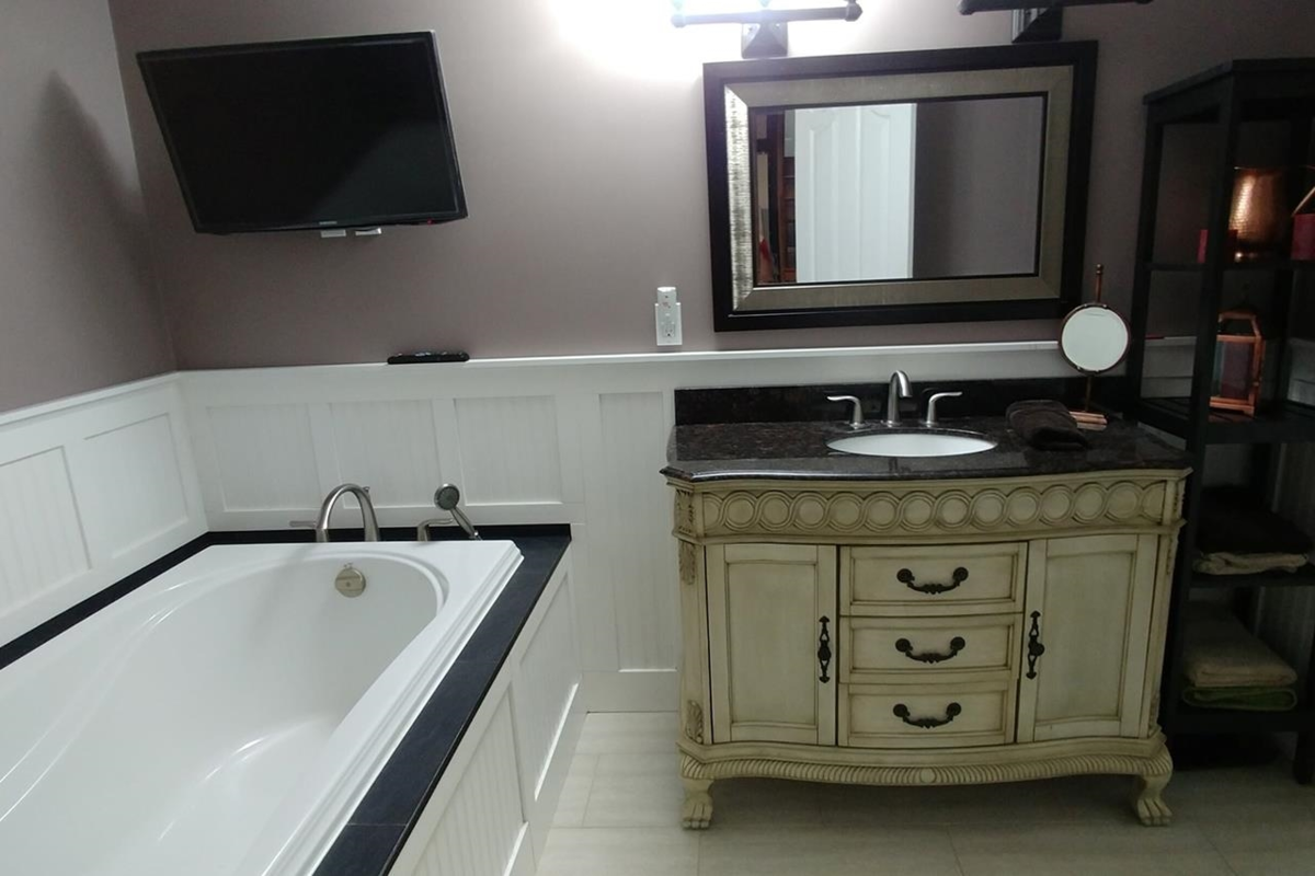 Walk-In Closet Photo of 25855 112 Avenue, Maple Ridge, BC