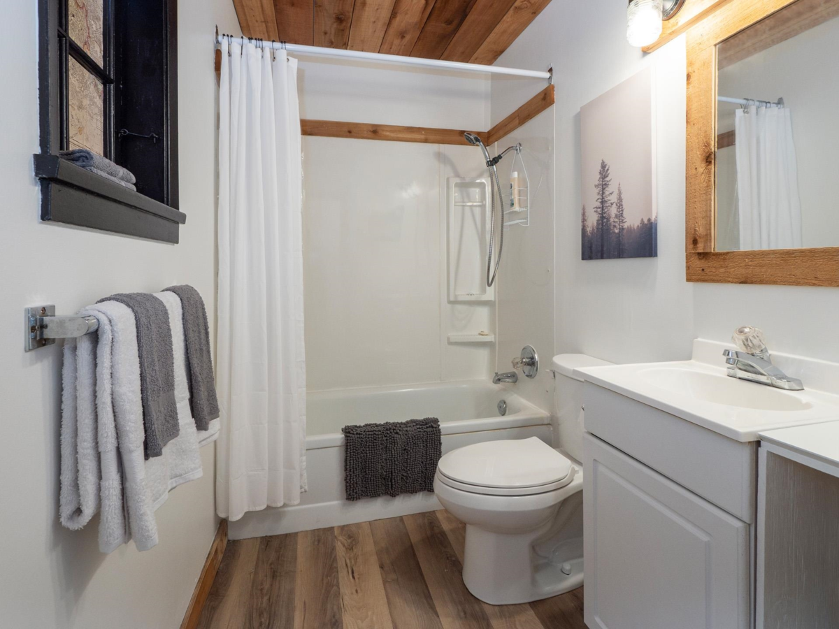 Bedroom 4 Photo of 716/718 Hillcrest Road, Gibsons, BC