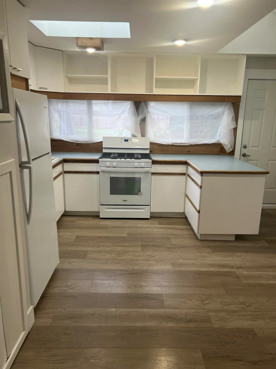 Entry Foyer Photo of 716/718 Hillcrest Road, Gibsons, BC