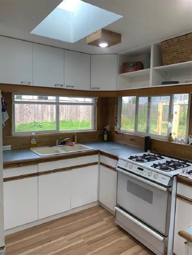 Hallway Photo of 716/718 Hillcrest Road, Gibsons, BC