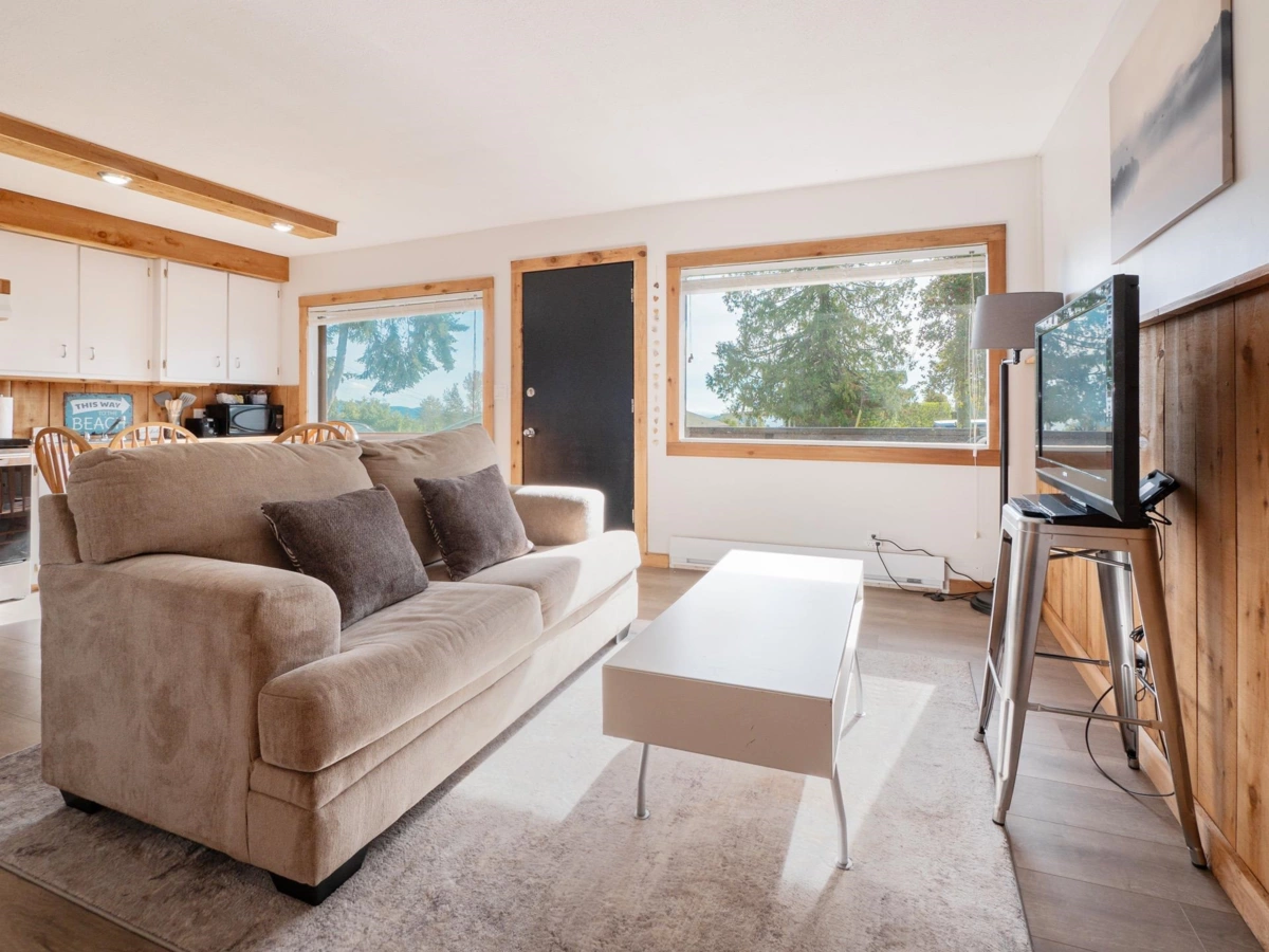 Kitchen Island Photo of 716/718 Hillcrest Road, Gibsons, BC