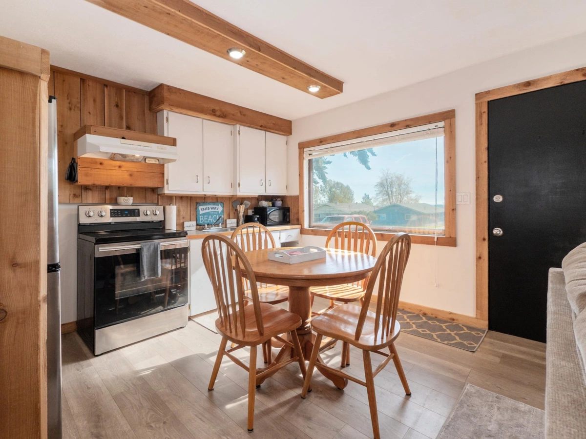 Primary Bathroom Photo of 716/718 Hillcrest Road, Gibsons, BC