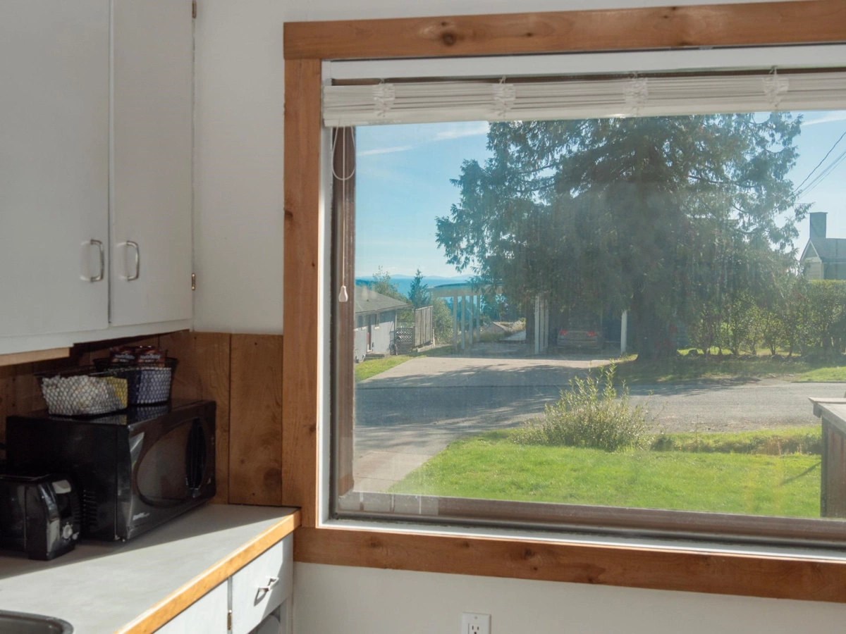 Walk-In Closet Photo of 716/718 Hillcrest Road, Gibsons, BC