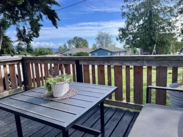 716/718 Hillcrest Road, Gibsons, BC, Gibsons — Single Family Residence for sale