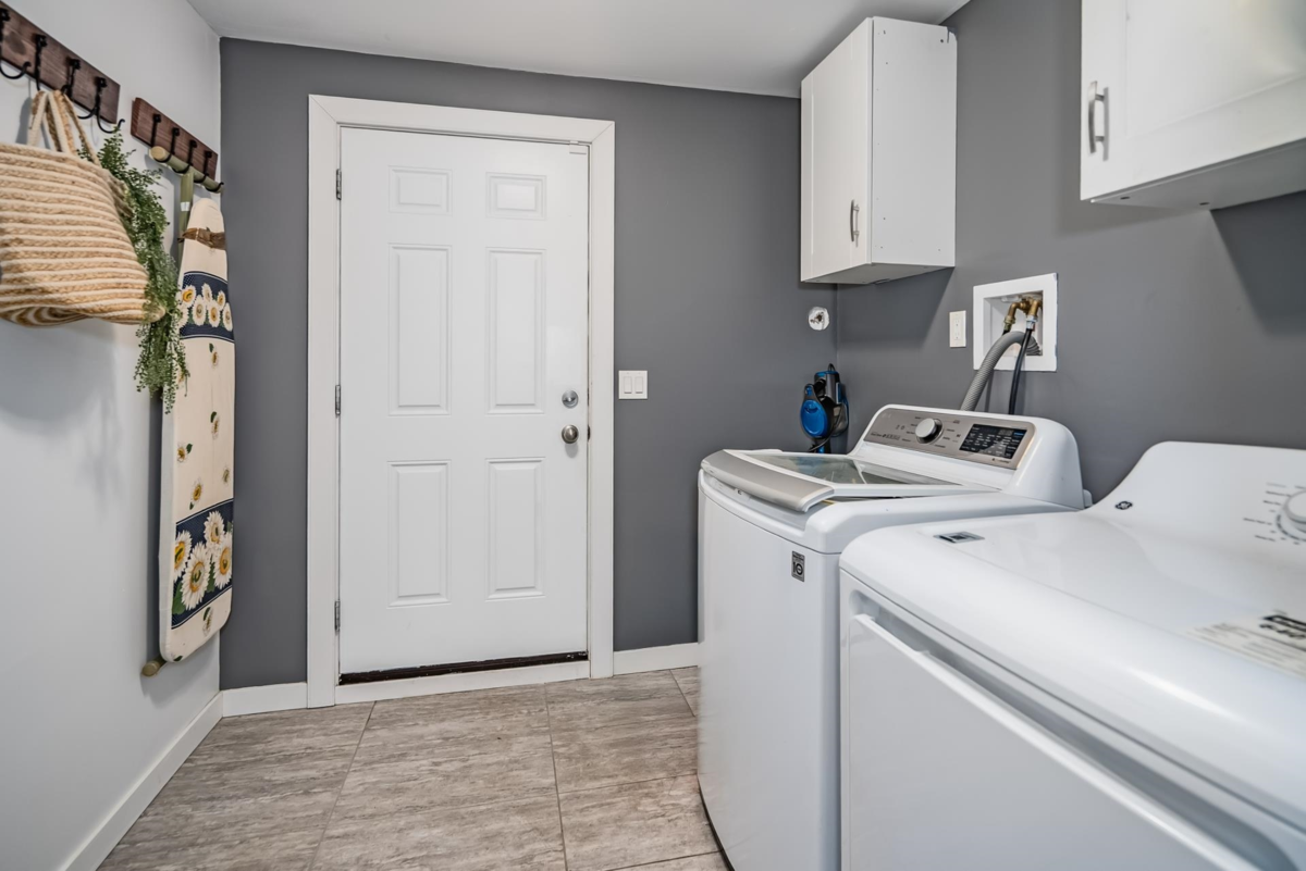 Mudroom Photo of 20837 Stoney Avenue, Maple Ridge, BC