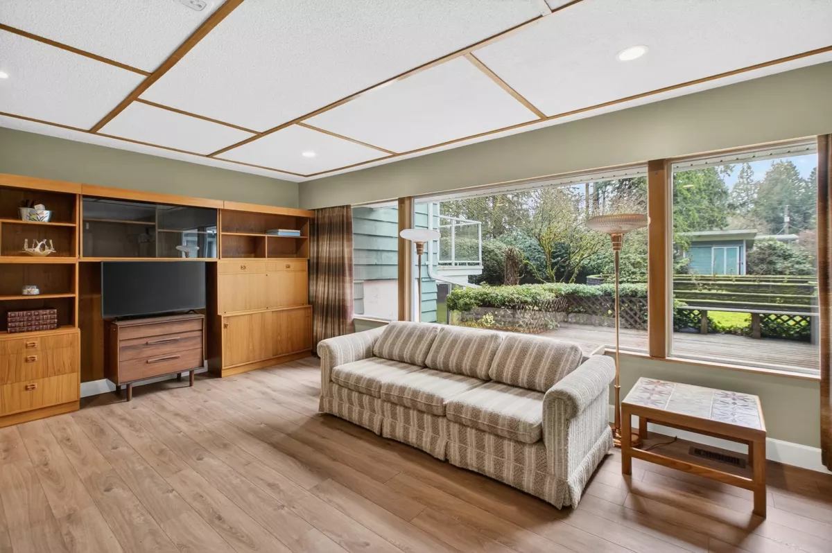 Guest Bathroom Photo of 21470 124th Avenue, Maple Ridge, BC