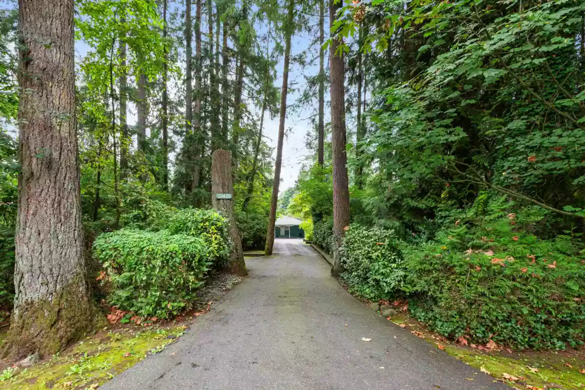 Kitchen Island Photo of 21470 124th Avenue, Maple Ridge, BC