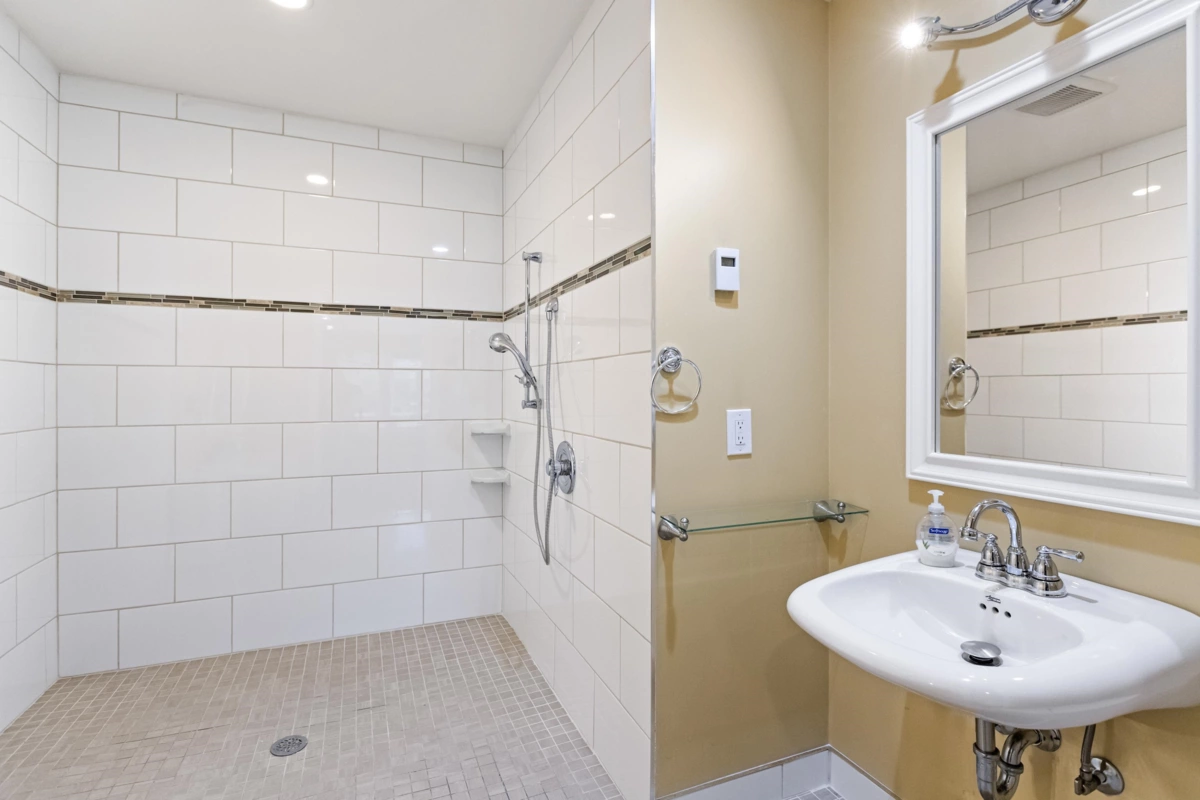 Laundry Room Photo of 21470 124th Avenue, Maple Ridge, BC